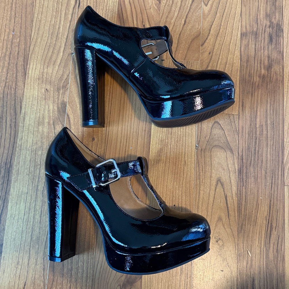 Torrid Black Patent Leather Mary Jane T-Strap Heels Size 7WW
